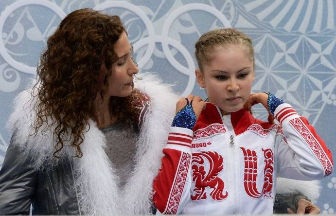 Юлия Липницкая и ее тренер Этери Тутберидзе. 