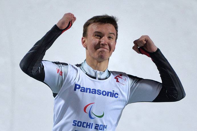 Алексей Бугаев завоевал золотую медаль в слаломе на соревнованиях по горнолыжному спорту на Паралимпийских зимних играх в Сочи.