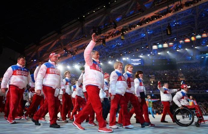 Паралимпийская сборная России на параде церемонии закрытия Игр-2014.