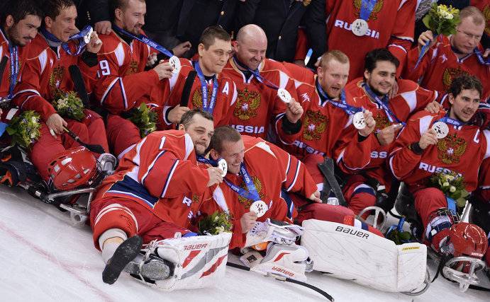 Сборная России по следж-хоккею - серебряный призер Паралимпиады в Сочи.