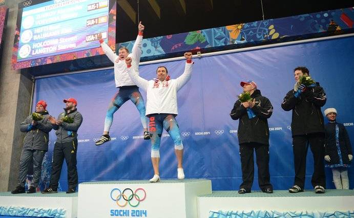 Российские бобслеисты Александр Зубков и Алексей Воевода стали двукратными олимпийскими чемпионами сочинских Игр под руководством канадского тренера Пьера Людерса.